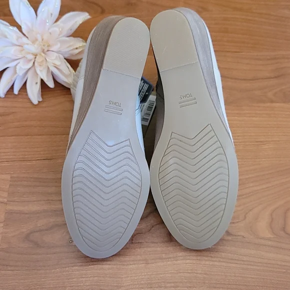 TOMS Natural Suede Bootie - Picture 10 of 11